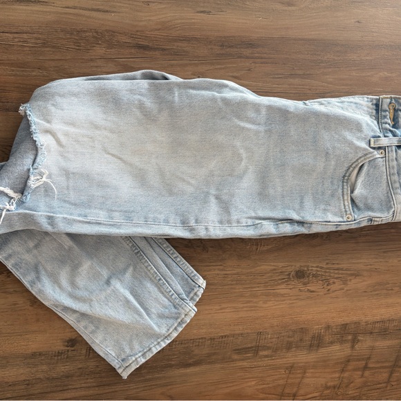 Levi’s jean’s - high rise mom Jean - Picture 4 of 4